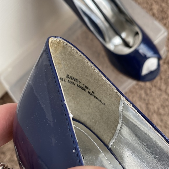 Navy Heels - Picture 4 of 4